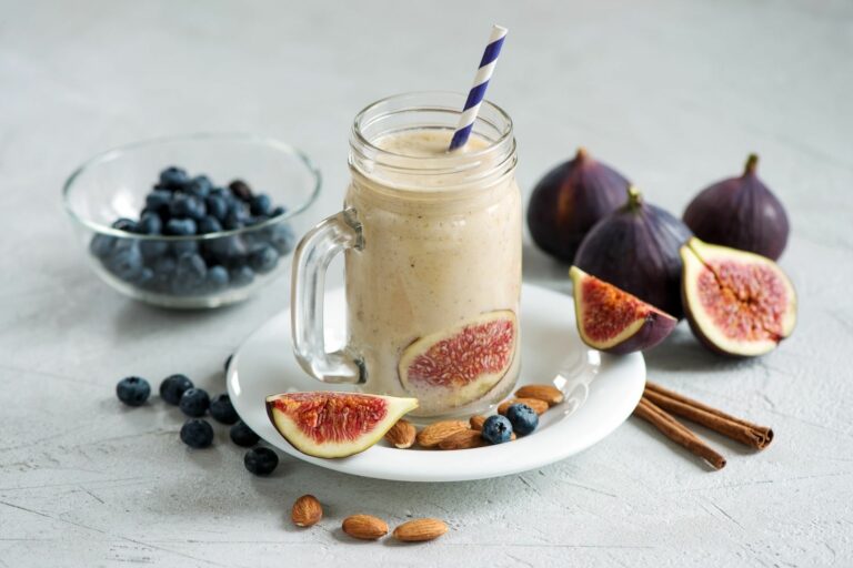ProteinShake mit Wasser oder Milch?